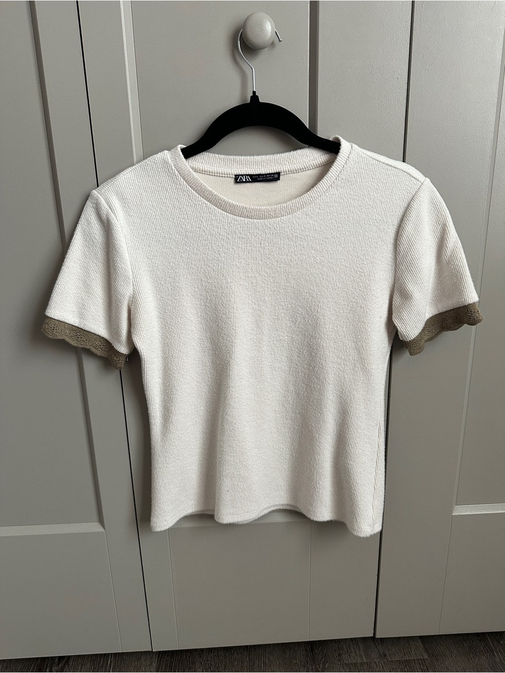 Zara Cream Short Sleeve Knit Top with Green Sleeve Trim